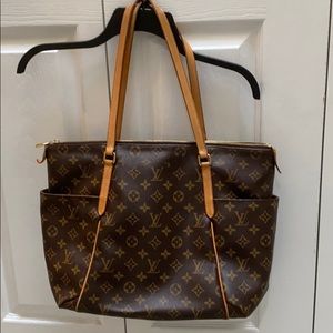 Authentic Louis Vuitton Monogram Totally MM